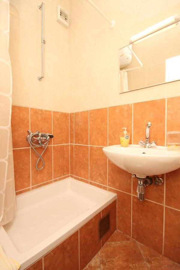 Apartments And Rooms With Parking Space Tucepi, Makarska - 6901 エクステリア 写真